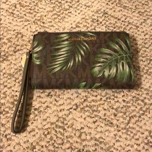 Michael Kors Wristlet Wallet